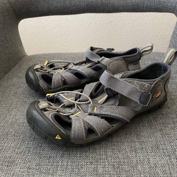 Keen Kids Sandal Size 1 Gray Outdoor Waterproof Slip On - Picture 2 of 8